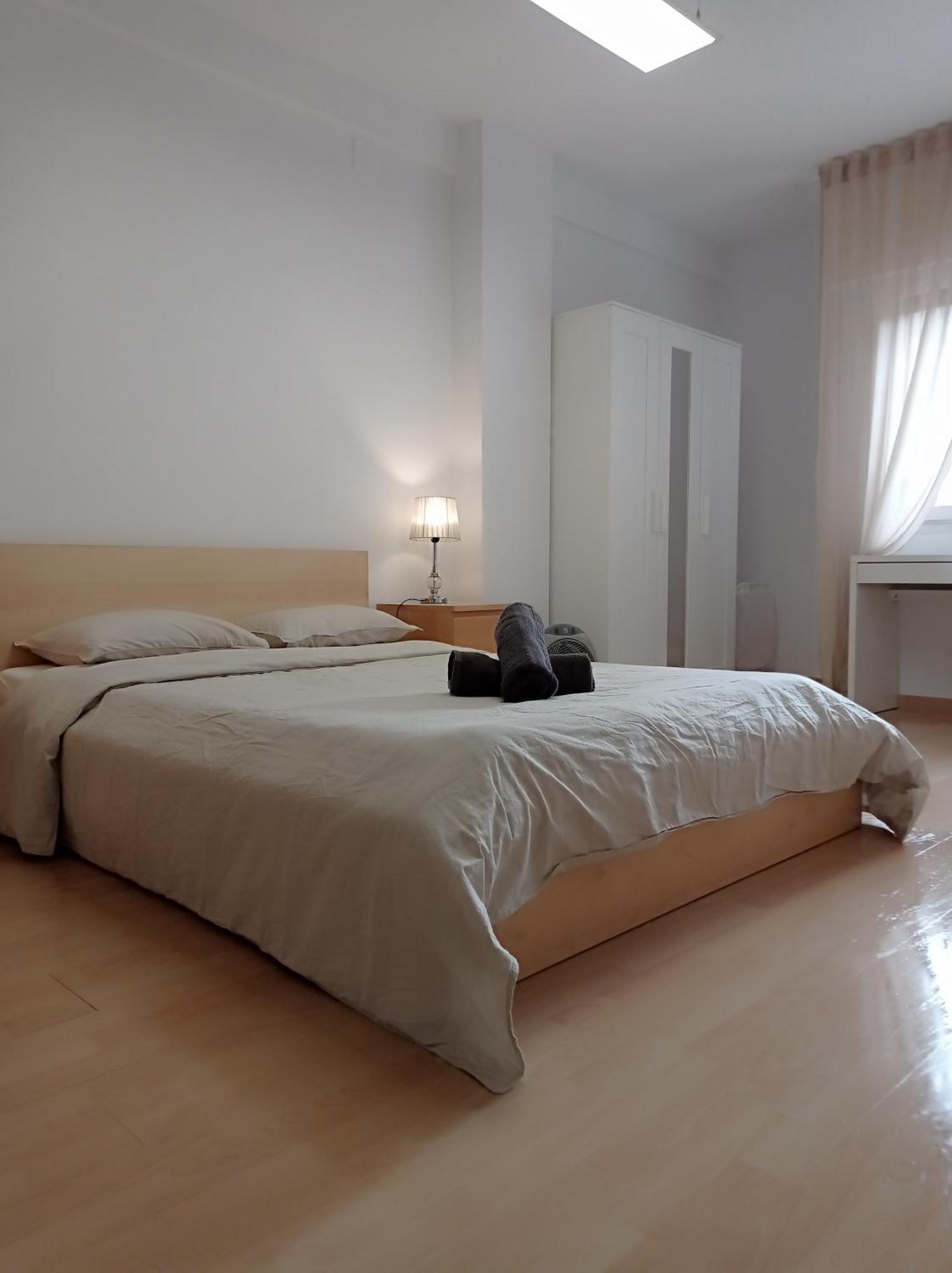 Hostel Sunny Central Double Bed Metro L5 - L1 *