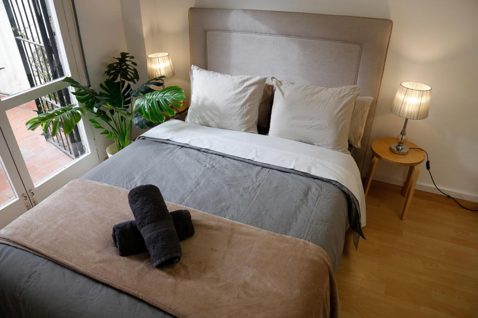 Hostel Sunny Central Double Bed Metro L5 - L1 *